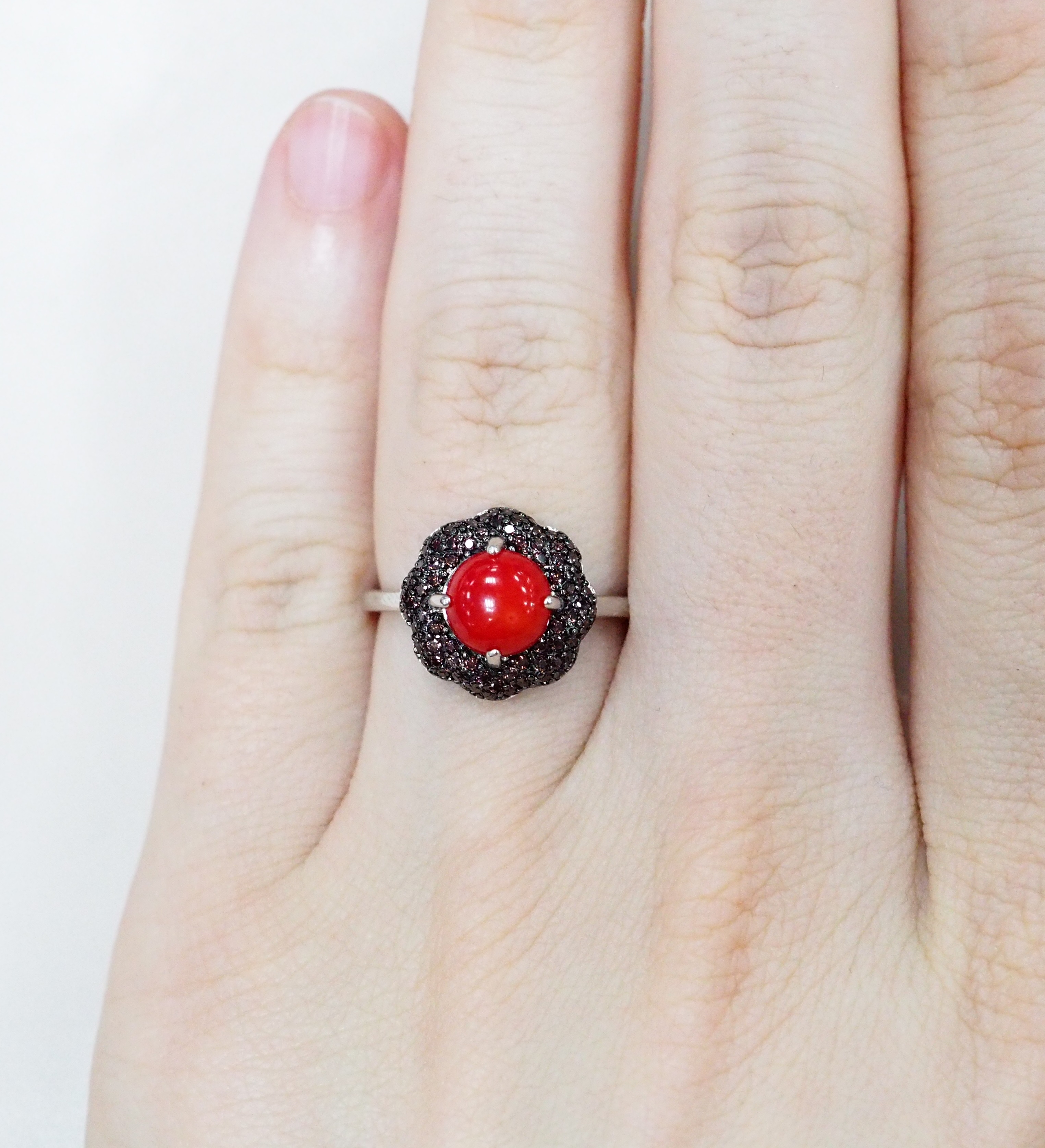 Серебряное кольцо с кораллом